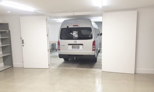 Enclosed loading and unloading Enclosed loading and unloading